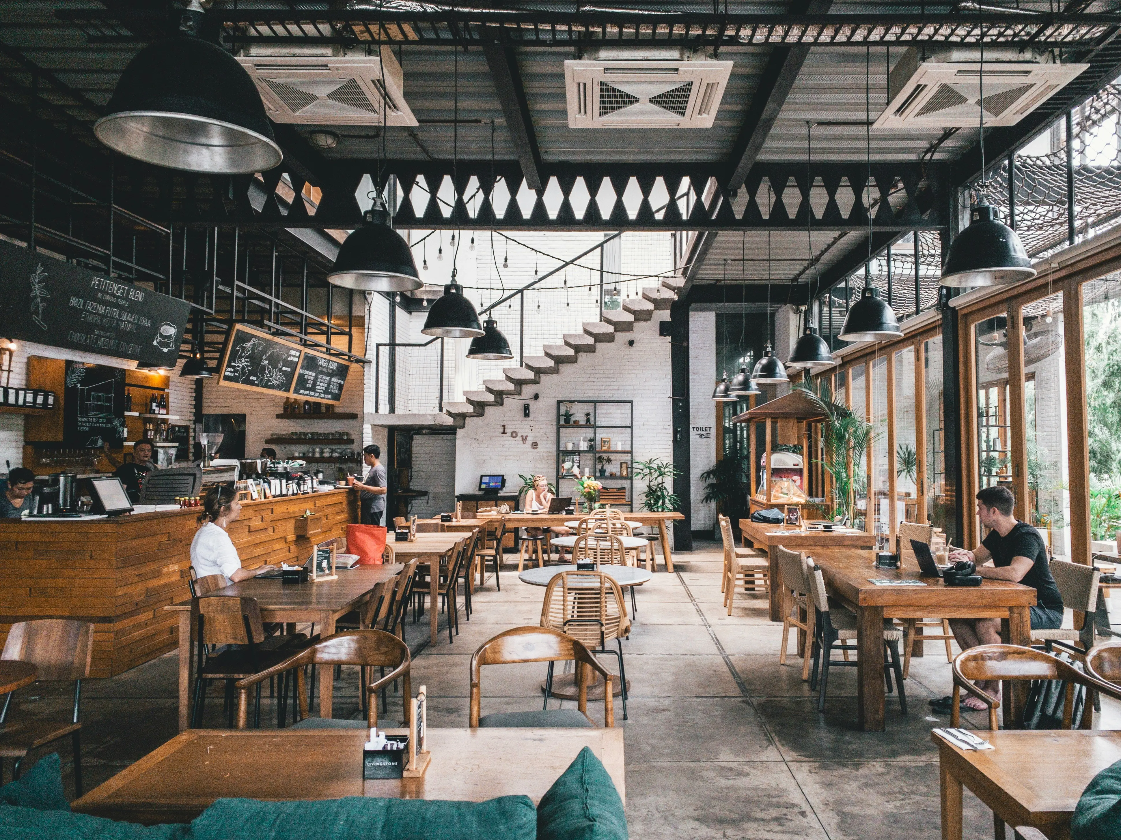 Restaurants & Cafés